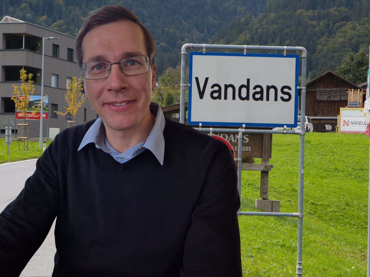 Feuer-in-Kirche-Vandans-B-rgermeister-l-scht-Stichflamme