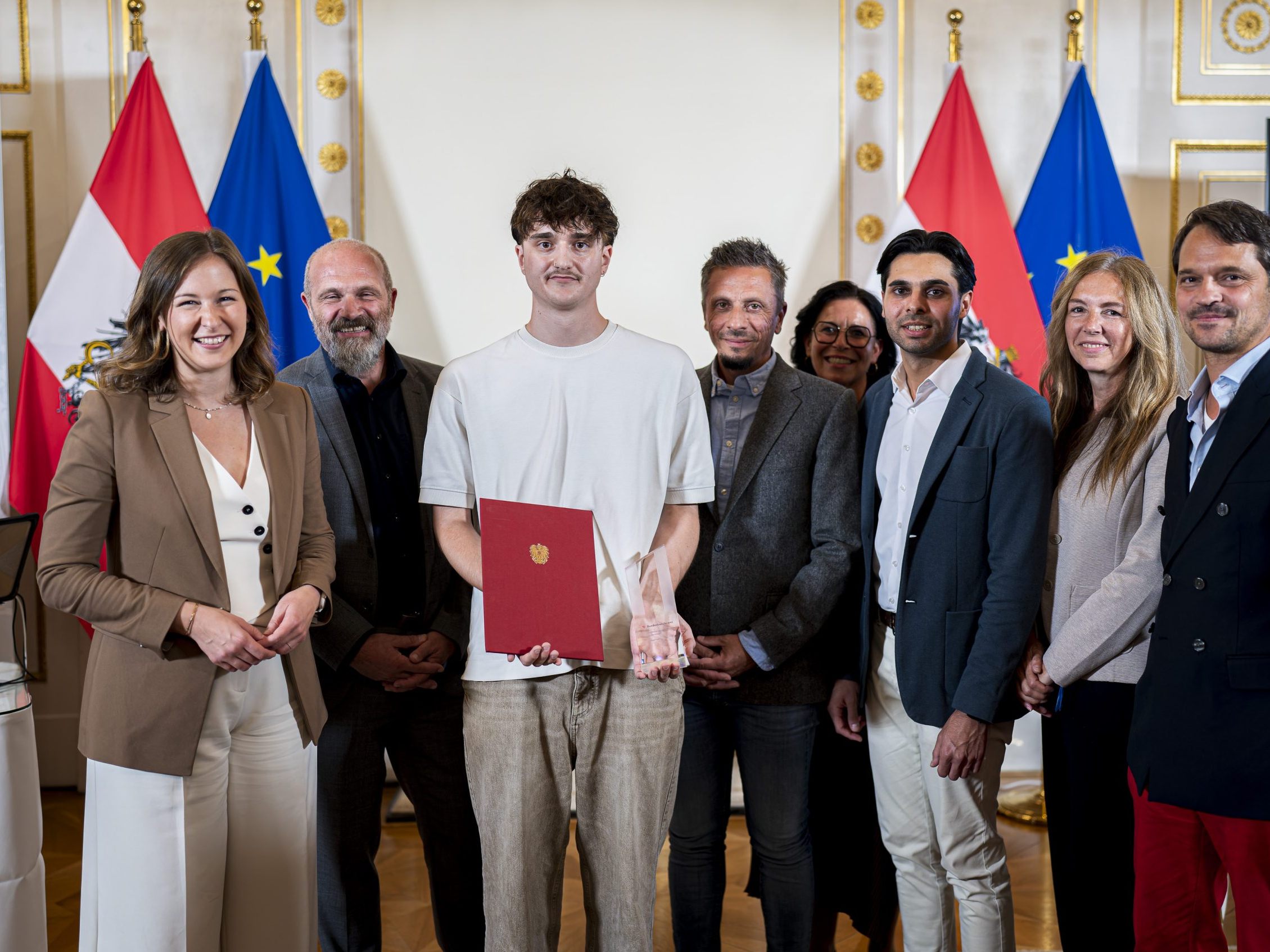 Jakob Neff aus Salzburg ist "Zivildiener des Jahres" Jakob Neff aus Salzburg ist "Zivildiener des Jahres"