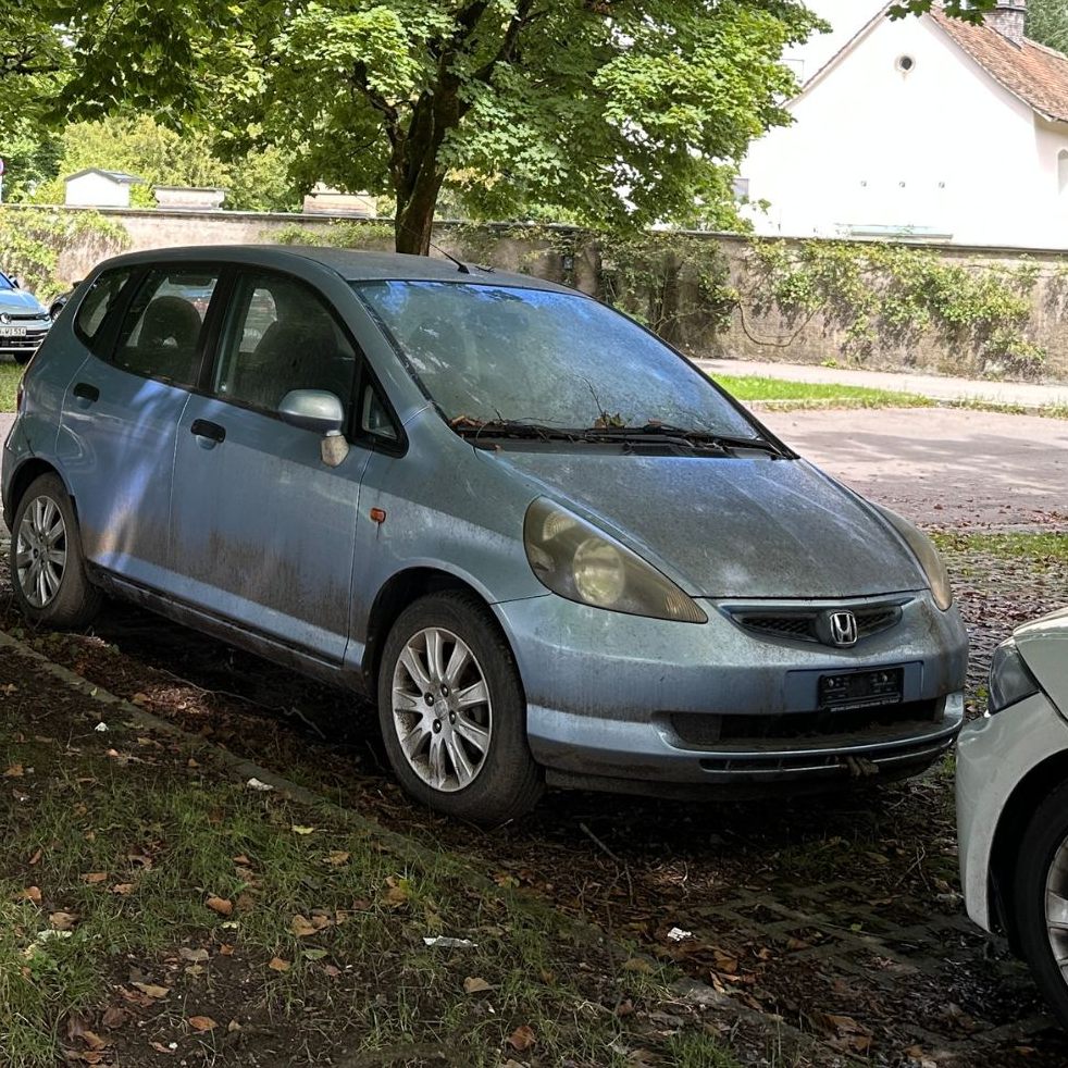Das Kennzeichen war bekannt, trotzdem steht das Auto noch da.