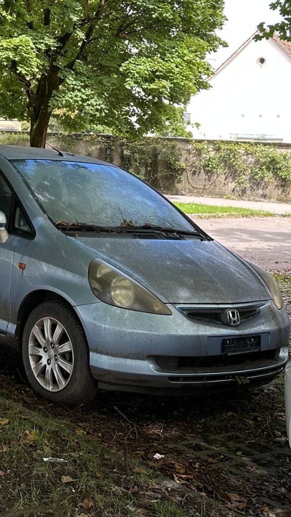 Das Kennzeichen war bekannt, trotzdem steht das Auto noch da.