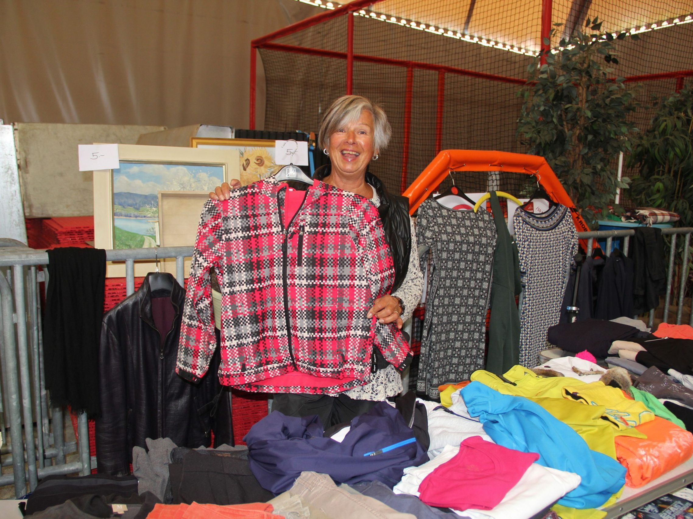 Dorle ist beim Flohmarkt im Aktivpark immer dabei.
