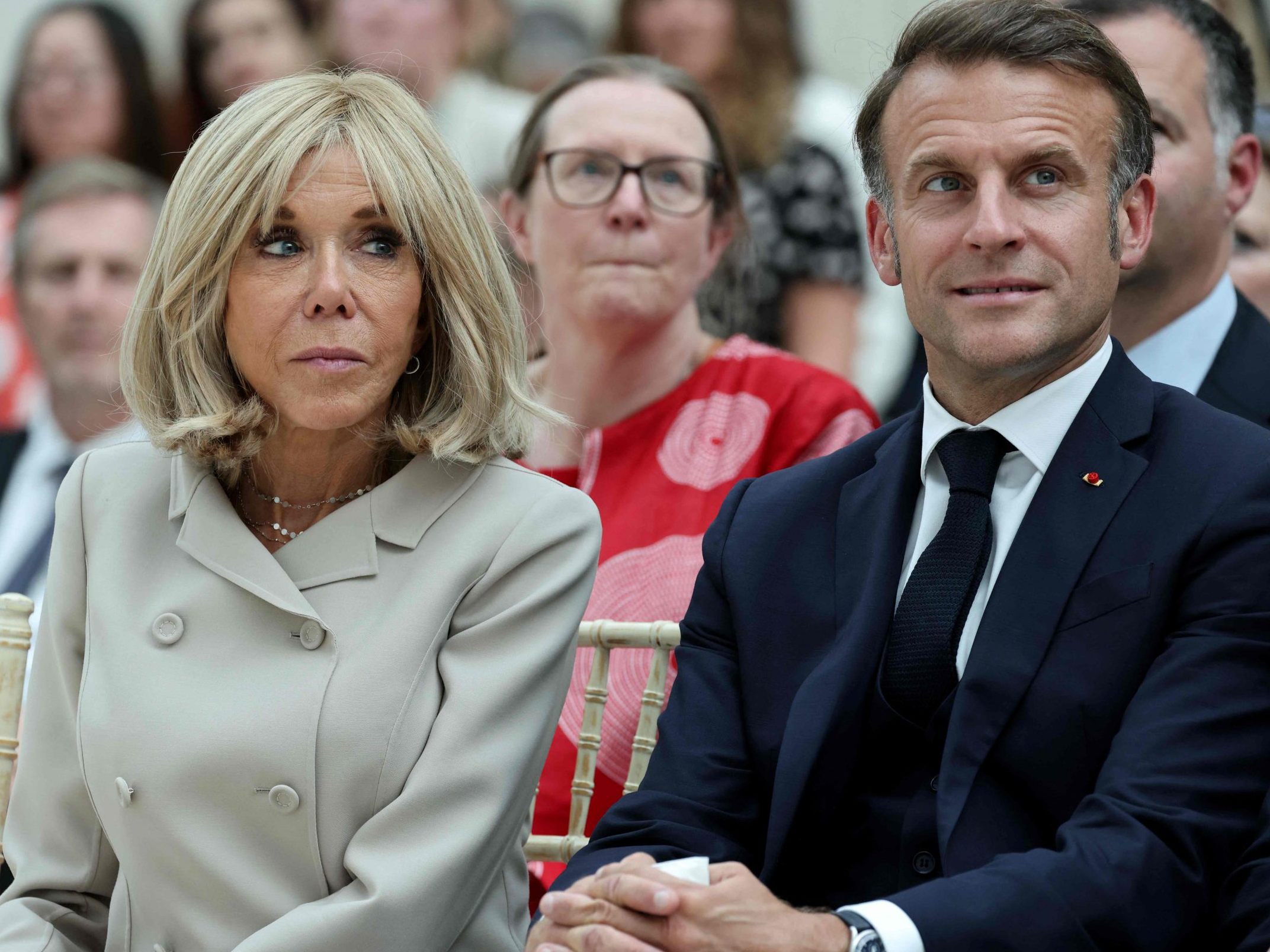 Brigitte (l.) und Emanuel (r.) Macron gehen gegen Fake News über ihr Geschlecht vor. Brigitte (l.) und Emanuel (r.) Macron gehen gegen Fake News über ihr Geschlecht vor.