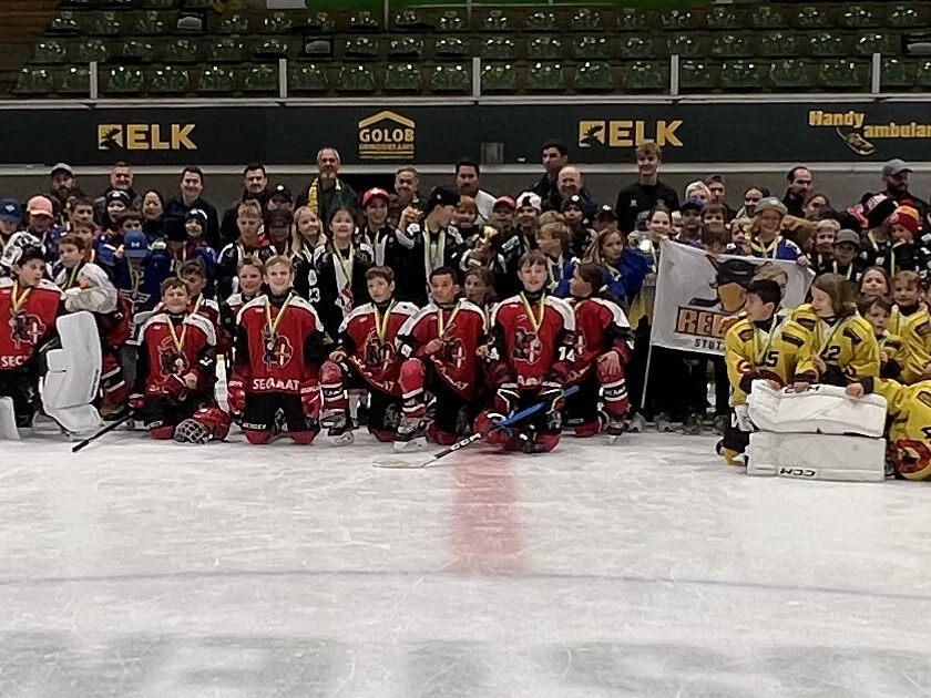 Tolles Nachwuchs-Eishockey wurde am vergangenen Wochenende in der Rheinhalle Lustenau gezeigt. Tolles Nachwuchs-Eishockey wurde am vergangenen Wochenende in der Rheinhalle Lustenau gezeigt.