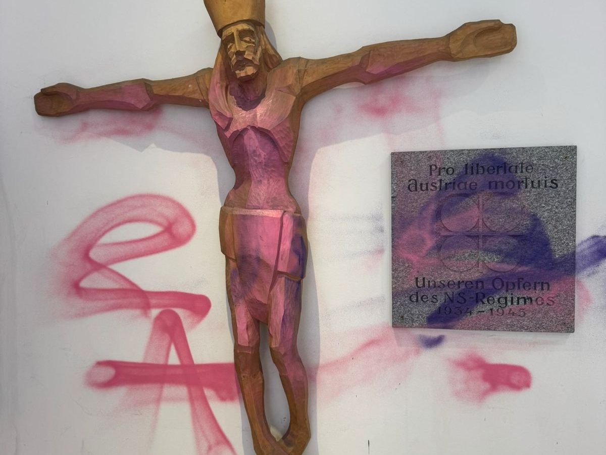 Auch die ÖCV-Gedenkstätte wurde beschmiert.