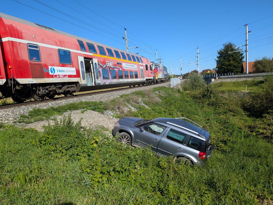 62-j-hrige-Pkw-Lenkerin-von-Zug-erfasst-und-verletzt