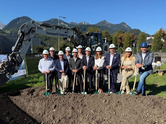 Der Spatenstich markiert den offiziellen Baustart für das neue Dieffenbacher Energy Hauptquartier in der Fohrenburgerstraße.