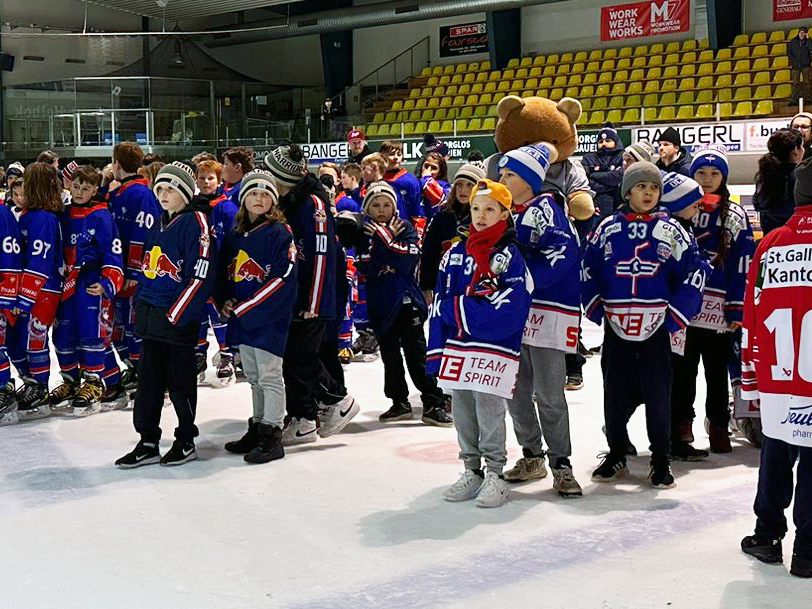 Ab Samstag, 12:00 Uhr messen sich Eishockey Nachwuchscracks aus fünf Nationen in der Rheinhalle Lustenau Ab Samstag, 12:00 Uhr messen sich Eishockey Nachwuchscracks aus fünf Nationen in der Rheinhalle Lustenau
