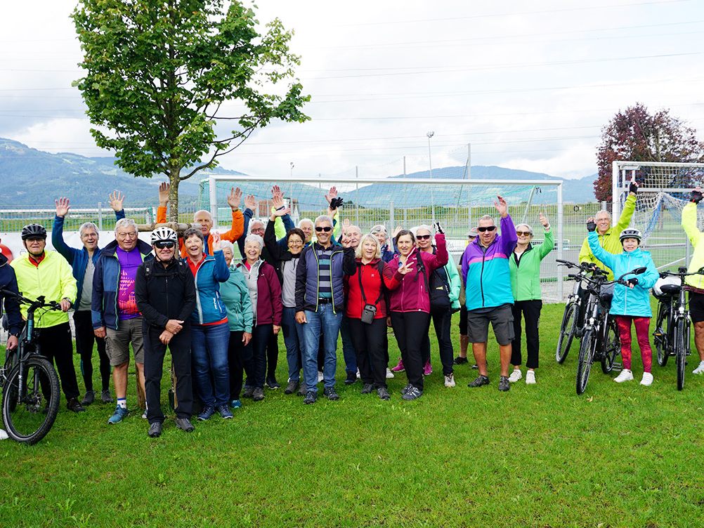 Trotz wechselhaftem Wetter fanden über 200 Mitglieder den Weg auf die Sportanlage in Koblach.