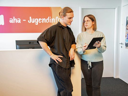 Das aha hat ab 8. September wieder von 13 bis 17 Uhr für Jugendliche und ihre Anliegen geöffnet. Das aha hat ab 8. September wieder von 13 bis 17 Uhr für Jugendliche und ihre Anliegen geöffnet.