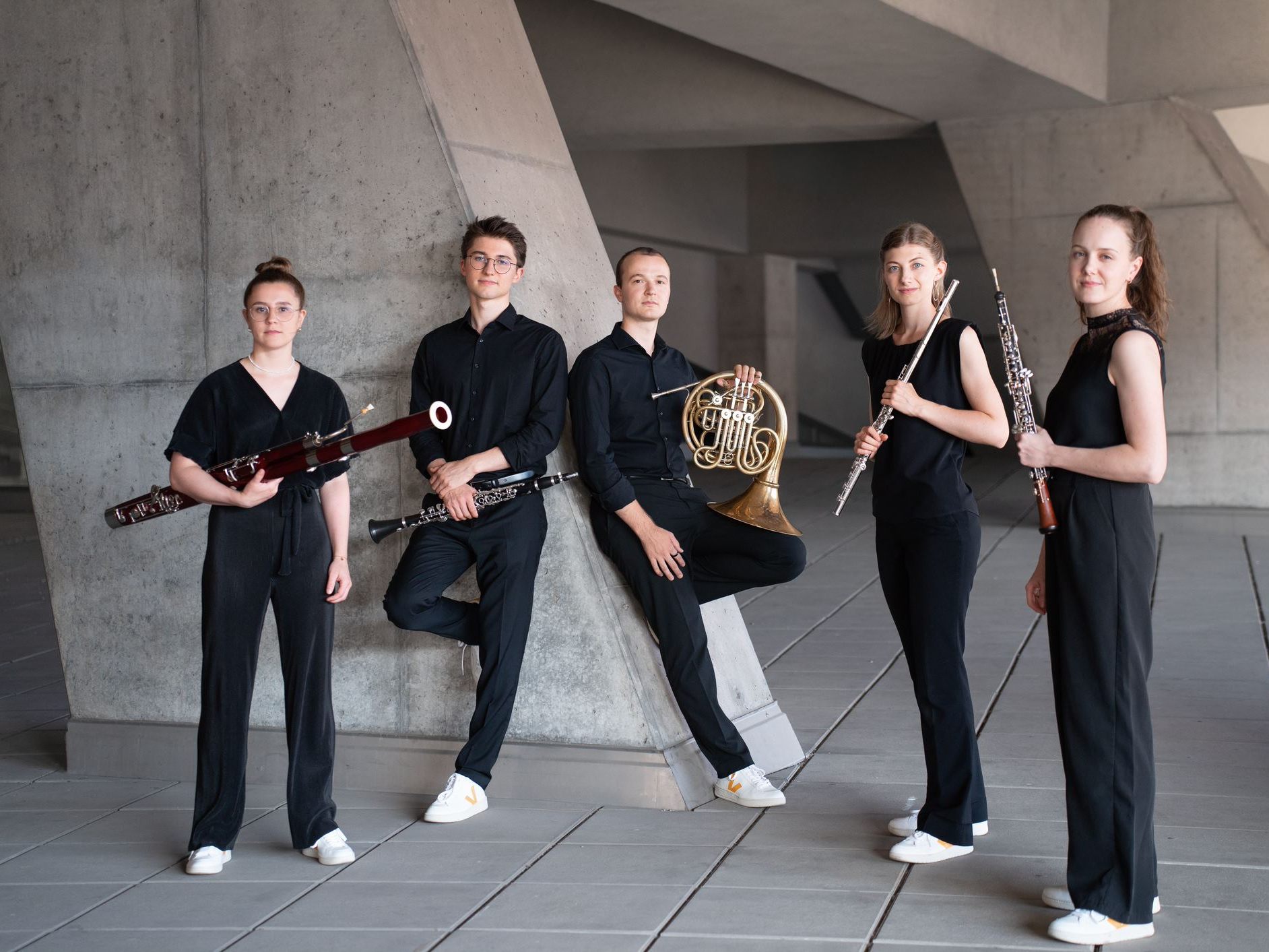 Unter dem Namen V.Töne musizieren fünf Ausnahmetalente aus Vorarlberg: Laura Moosbrugger (Flöte), Anna Eberle (Oboe), Paul Moosbrugger (Klarinette), Johanna Bilgeri (Fagott) und Hornist Anton Doppelbauer.