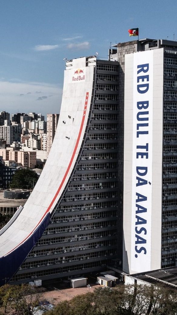 85 Meter in die Tiefe: Skater stellt sich spektakulärem Weltrekordversuch.