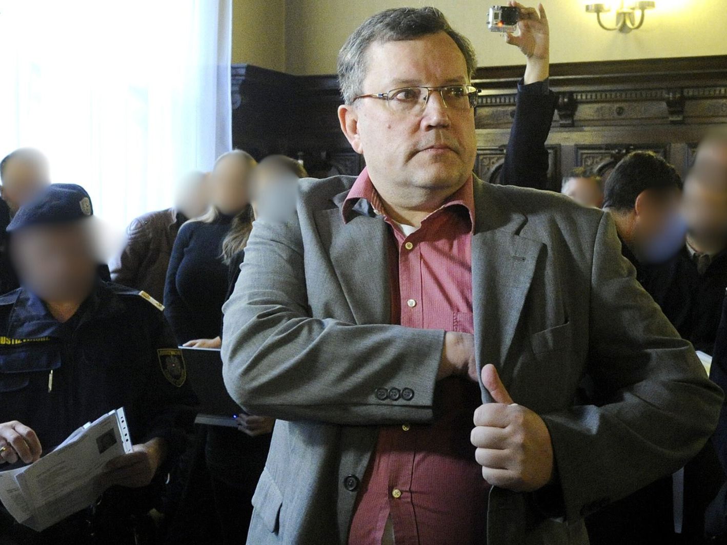 Razzia bei Gottfried Küssel. Razzia bei Gottfried Küssel.
