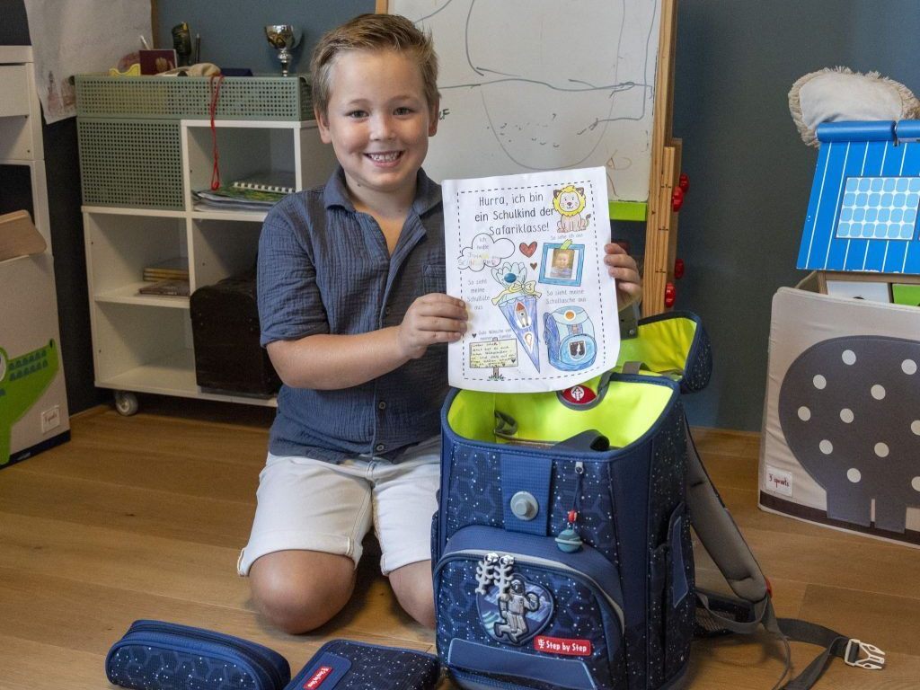 Valentina-in-Pink-Johann-Otto-mit-Fu-ball-So-starten-5000-Erstkl-ssler-ins-Abenteuer-Schule