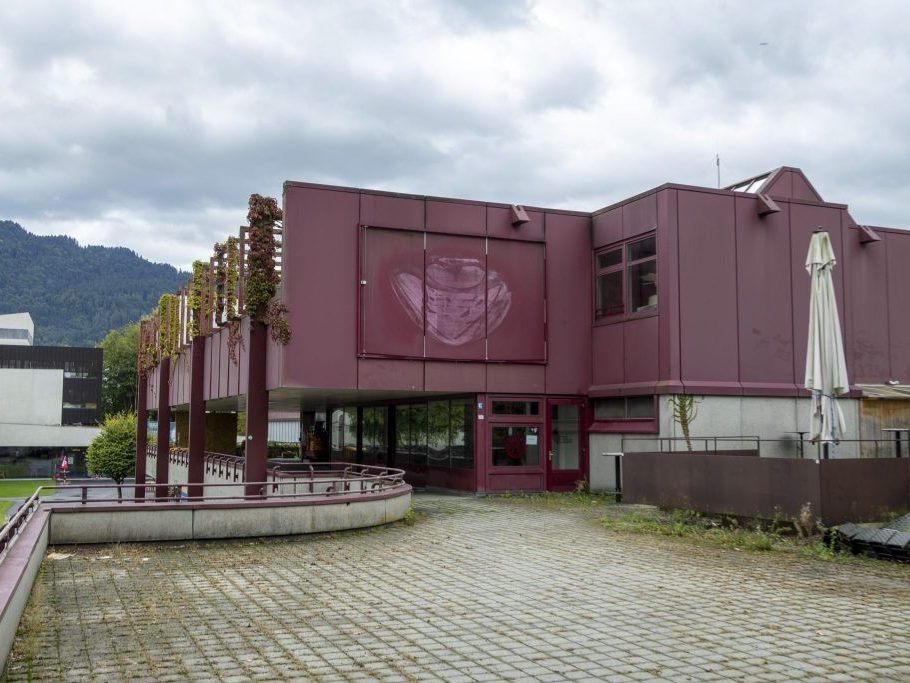 Altes-Hallenbad-wird-abgerissen