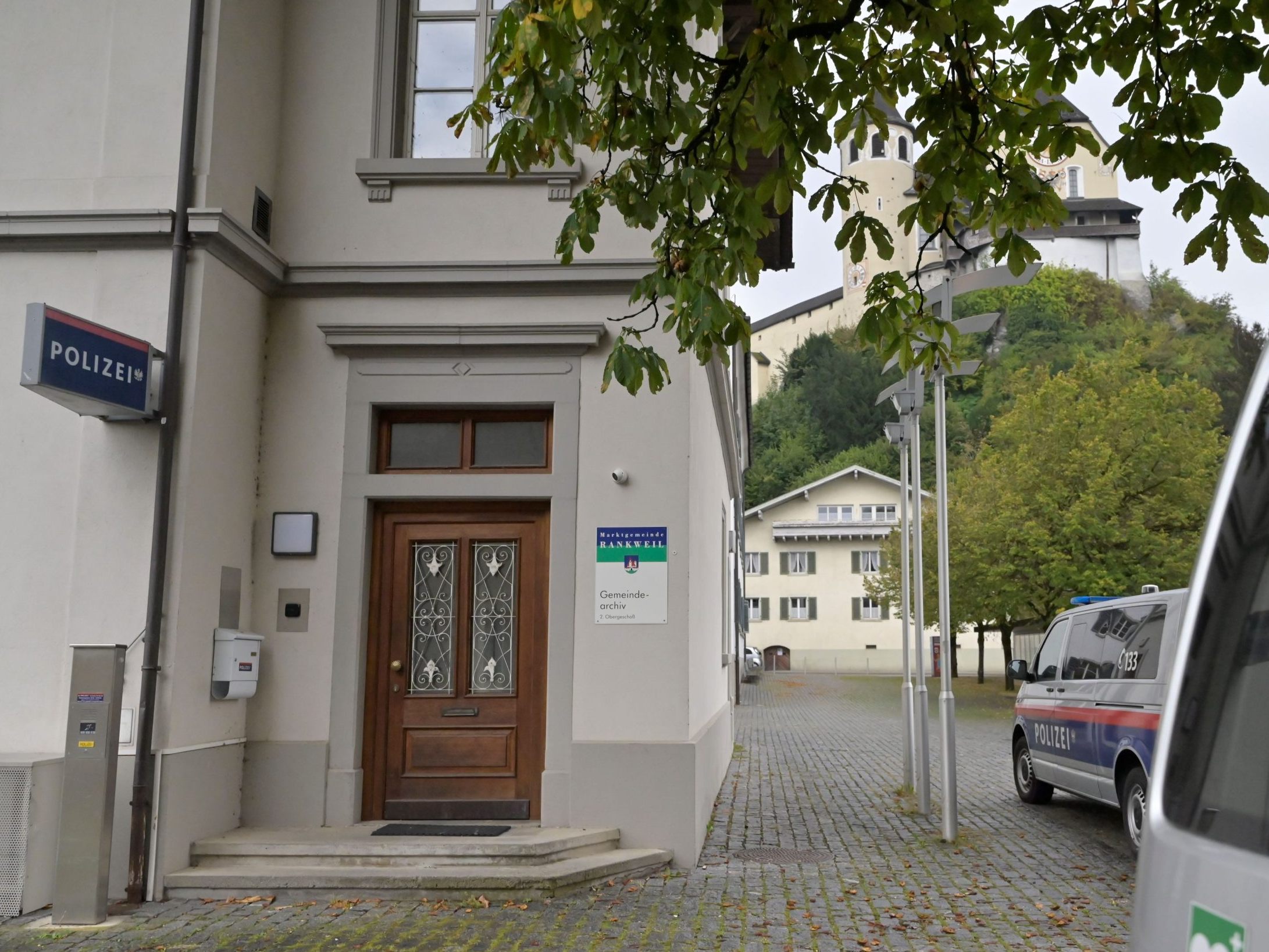 Die Mitarbeiter der PI Sulz übersiedeln in die Polizeiinspektion am Marktplatz Rankweil. Die Mitarbeiter der PI Sulz übersiedeln in die Polizeiinspektion am Marktplatz Rankweil.