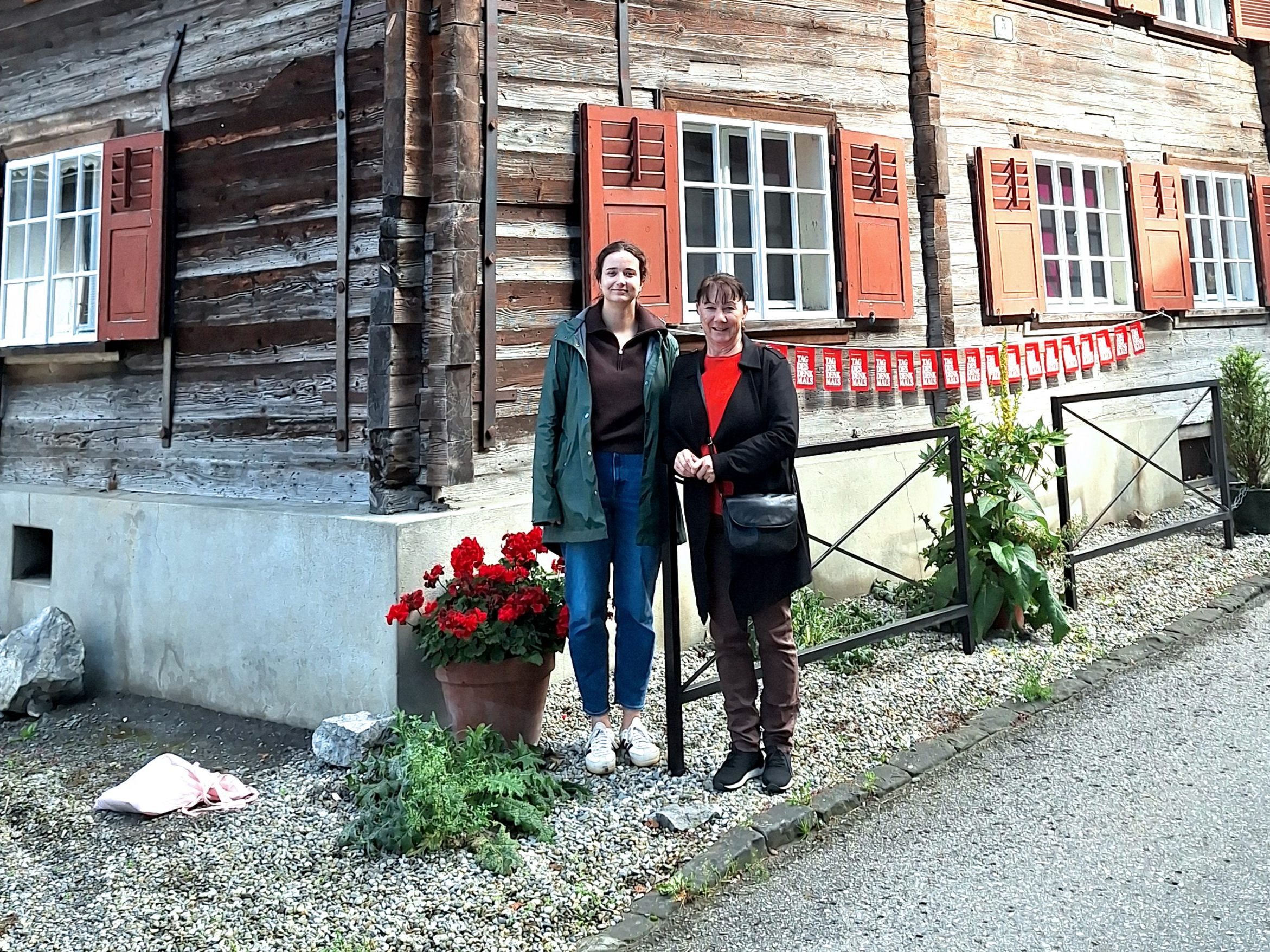 Stadtarchivarin Martina Luschin und Kulturstadträtin Erika Kawasser.