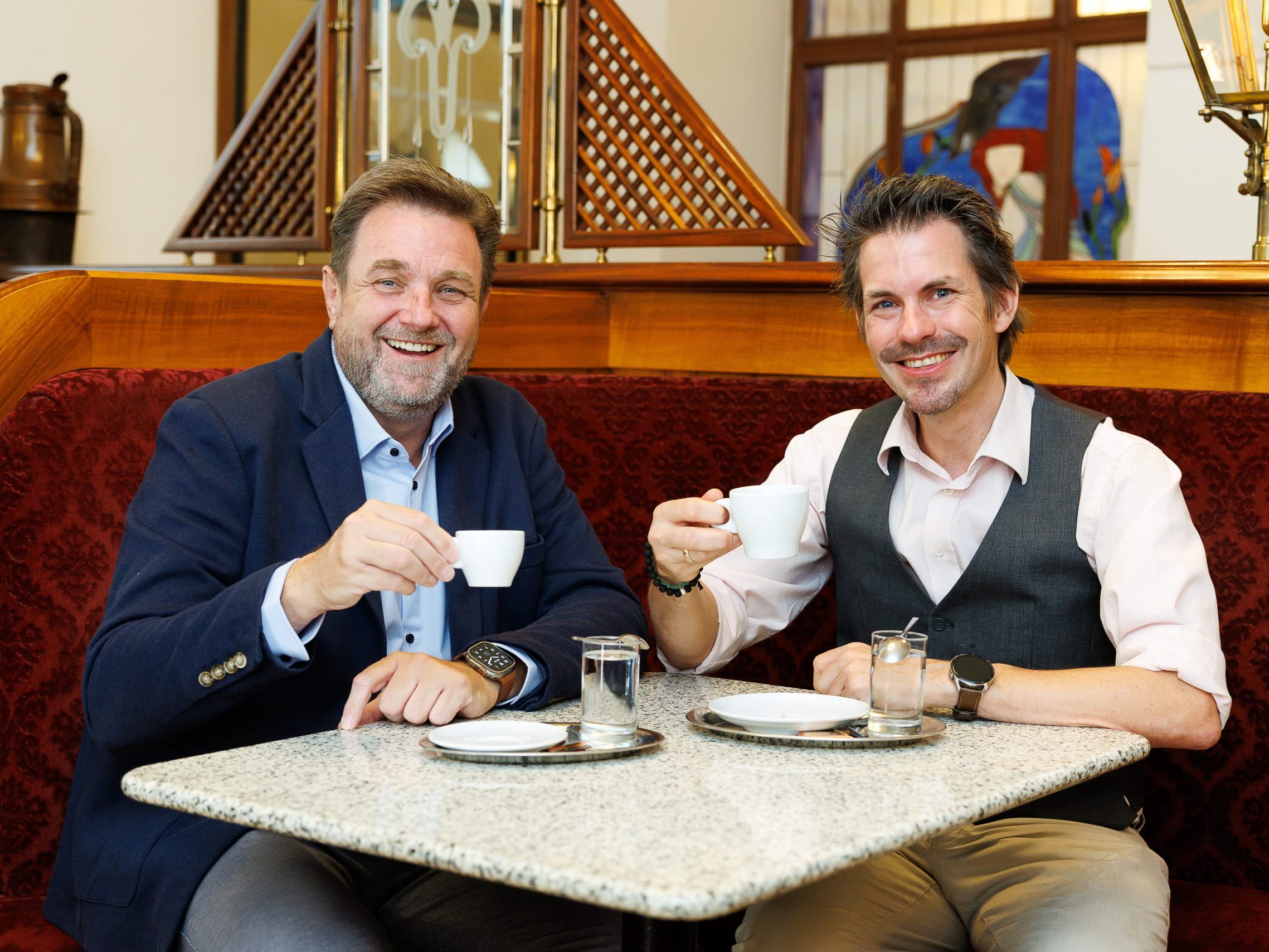 Der Internationale Tag des Kaffees naht. Im Bild: Wolfgang Binder, Berufsgruppensprecher der Wiener Kaffeehäuser und Thomas Peschta, Obmann der Fachgruppe Gastronomie in der Wirtschaftskammer Wien. Der Internationale Tag des Kaffees naht. Im Bild: Wolfgang Binder, Berufsgruppensprecher der Wiener Kaffeehäuser und Thomas Peschta, Obmann der Fachgruppe Gastronomie in der Wirtschaftskammer Wien.