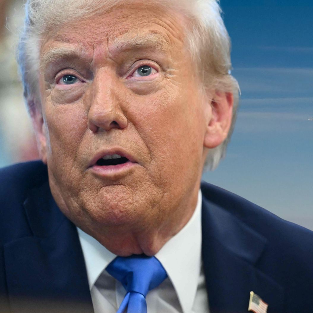 Trump werde sich in Kürze über den Vorfall informieren lassen.