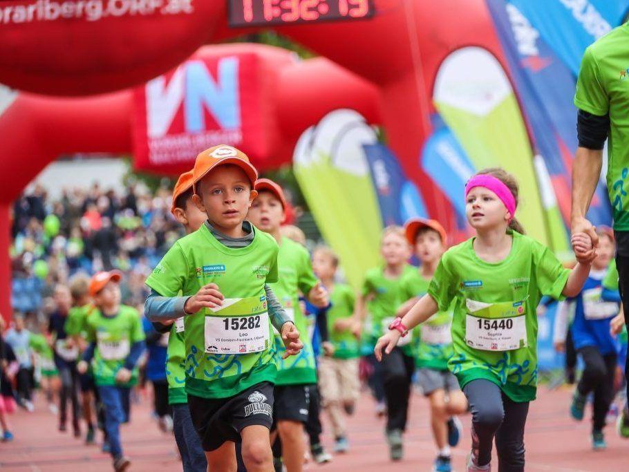 F-r-einen-Tag-sind-die-Kinder-die-gro-en-Stars
