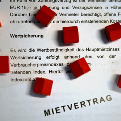 Mieten-Paket liegt zur Begutachtung auf