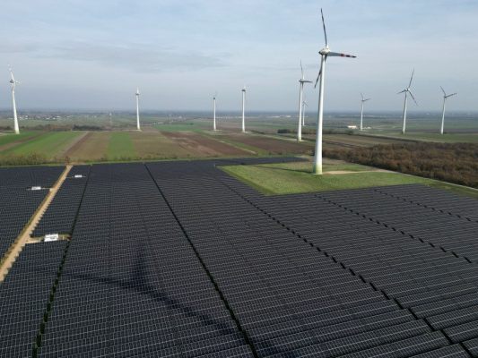 Erneuerbare Energie müssen noch schnelle ausgebaut werden Erneuerbare Energie müssen noch schnelle ausgebaut werden