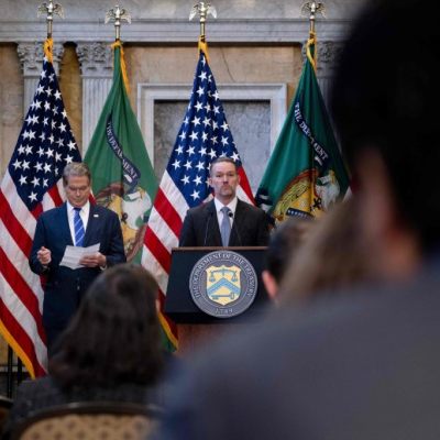 Finanzminister Bessent (l.) und Jamieson Greer peilen Vermittlung an