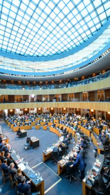 Regierungsparteien stimmten für Weiterbildungszeit