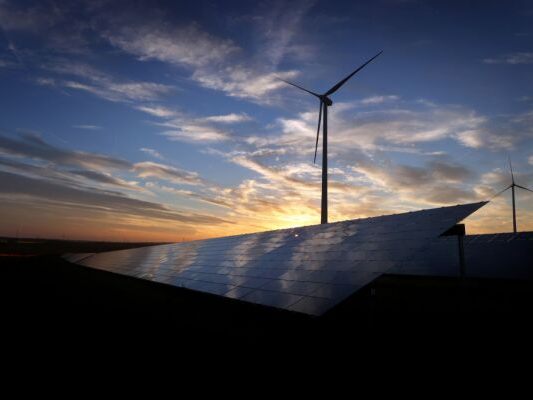 Gesetz soll Energiewende durch schnellere Genehmigungen ankurbeln Gesetz soll Energiewende durch schnellere Genehmigungen ankurbeln