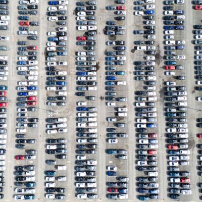 Die Deutsche Autobranche fürchtet Produktions-Stopp wegen Chip-Krise