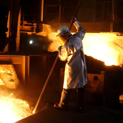 Sowohl Industrie als auch Dienstleistungen entwickeln sich schleppend