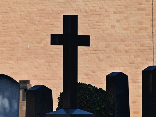 Auch-das-Totengedenken-wurde-sp-rbar-teurer