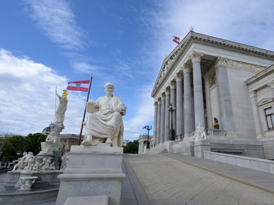 Die inkriminierten Szenen spielten sich vor dem Parlamentsgebäude ab
