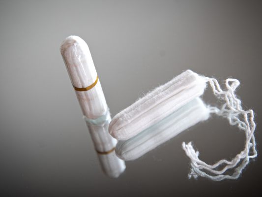 Gratis-Binden-und-Tampons-an-Schulen-und-Hochschulen