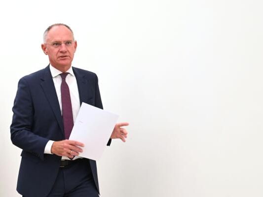 Innenminister Gerhard Karner (ÖVP) lobt die Ermittler