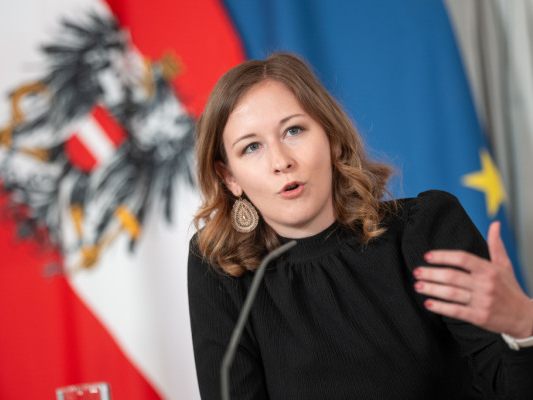 Plakolm will Zeichen für Westbalkan-Erweiterung setzen (Archivbild)