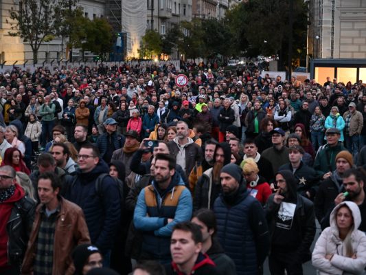 Stiller Massenprotest im Zentrum von Budapest