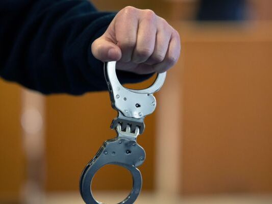 Seit-Jahren-fl-chtiger-Mafia-Boss-in-Italien-festgenommen