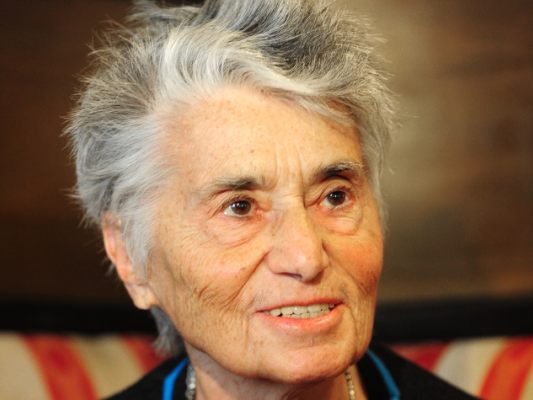 Gedichte der Holocaust-Überlebenden Ruth Klüger in Ausstellung zu erleben Gedichte der Holocaust-Überlebenden Ruth Klüger in Ausstellung zu erleben
