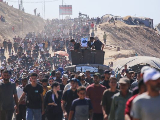Palästinenser strömen in den Norden des Gazastreifens zurück Palästinenser strömen in den Norden des Gazastreifens zurück