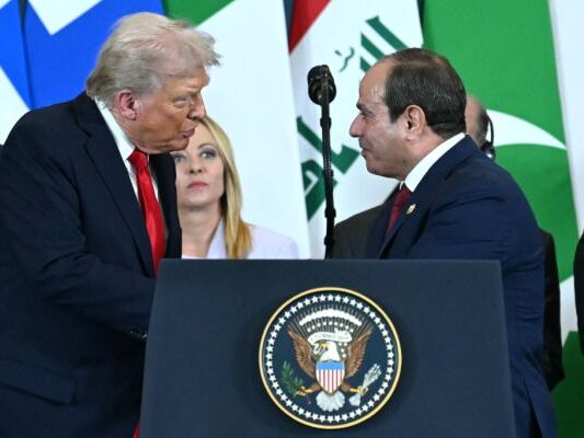 Trump im Gespräch mit Ägyptens Präsident al-Sisi Trump im Gespräch mit Ägyptens Präsident al-Sisi