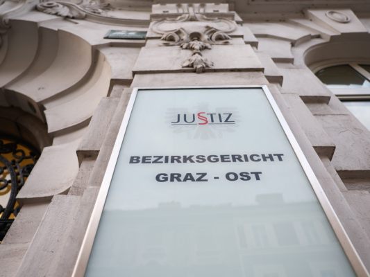 Prozess Ärztin, die Kind in OP mitnahm Prozess Ärztin, die Kind in OP mitnahm