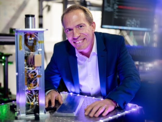 Das Team um Philip Walther schickte den ersten Quantencomputer ins All Das Team um Philip Walther schickte den ersten Quantencomputer ins All