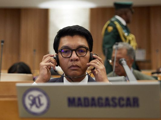Rajoelina wurde vom Parlament als Präsident abgesetzt Rajoelina wurde vom Parlament als Präsident abgesetzt