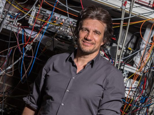 Quantenphysiker Hanns-Christoph Nägerl streitet mit Uni-Rektorat Quantenphysiker Hanns-Christoph Nägerl streitet mit Uni-Rektorat