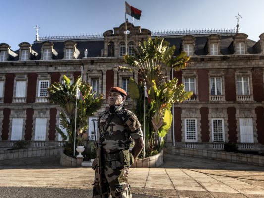 Soldat der CAPSAT-Eliteeinheit in Madagaskar Soldat der CAPSAT-Eliteeinheit in Madagaskar