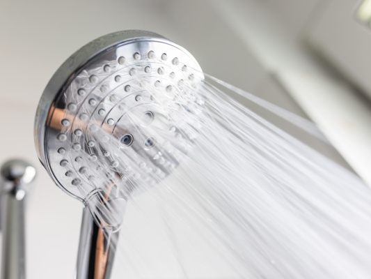 Legionellen werden durch vernebeltes Wasser übertragen Legionellen werden durch vernebeltes Wasser übertragen