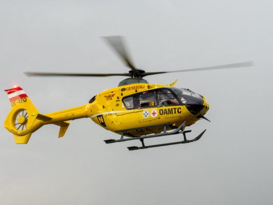 Drei Christophorus"-Hubschrauber wurden nach Drasenhofen entsandt Drei Christophorus"-Hubschrauber wurden nach Drasenhofen entsandt