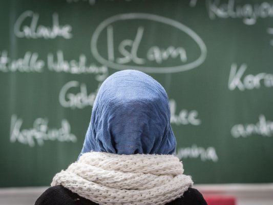 Das Kopftuch soll an Schulen bis zur achten Schulstufe verboten werden Das Kopftuch soll an Schulen bis zur achten Schulstufe verboten werden