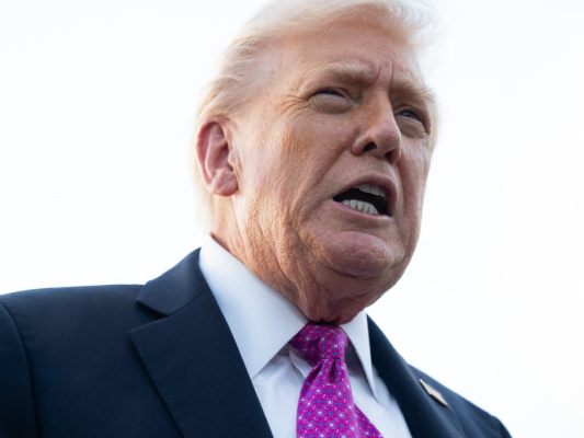 Trump will Entscheidungen der unteren Instanzen aussetzen lassen Trump will Entscheidungen der unteren Instanzen aussetzen lassen