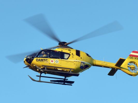 Der abgestürzte 22-Jährige wurde vom Notarzthubschrauber geborgen Der abgestürzte 22-Jährige wurde vom Notarzthubschrauber geborgen